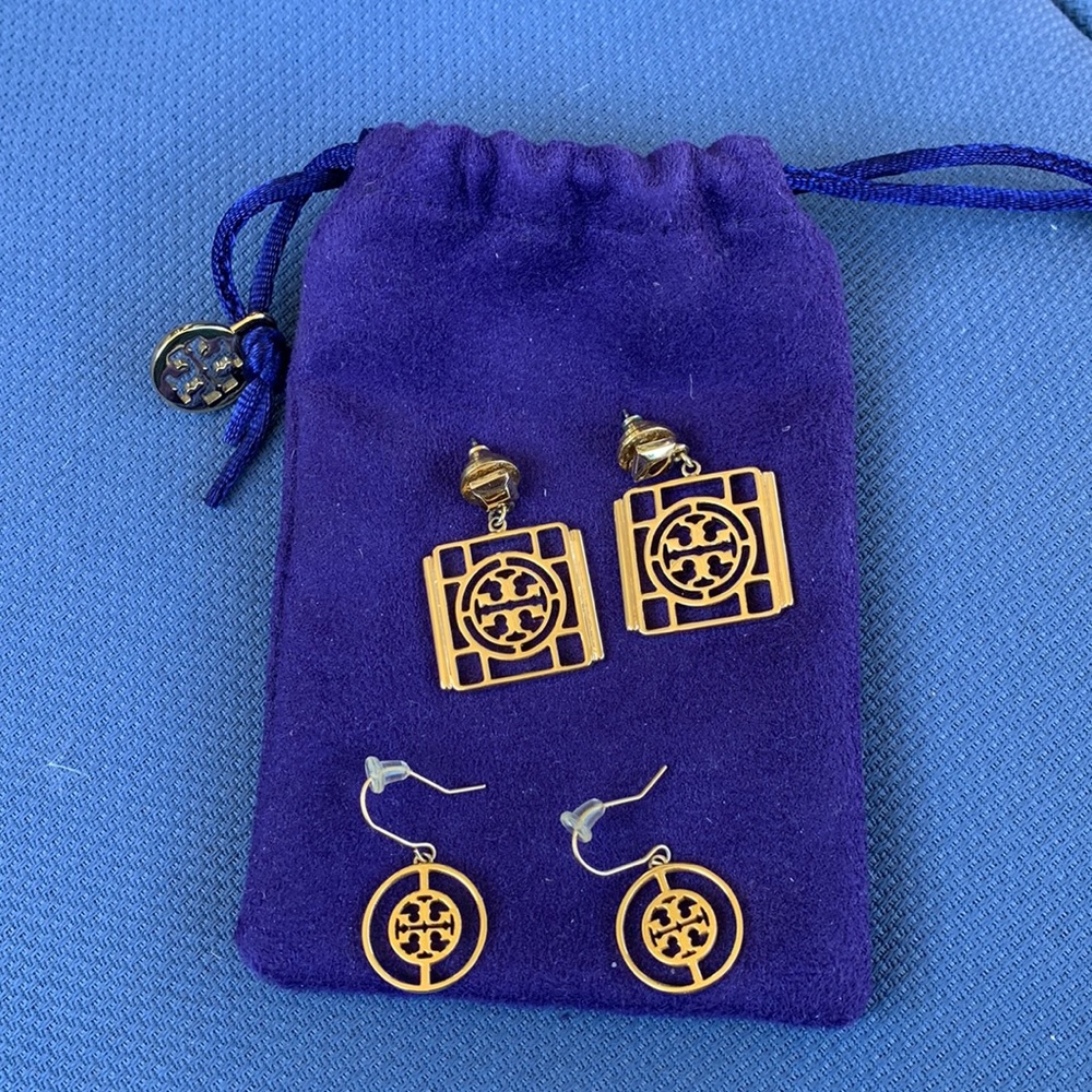 Tory Burch gold airings, with blue velvet bag. Excellent condition